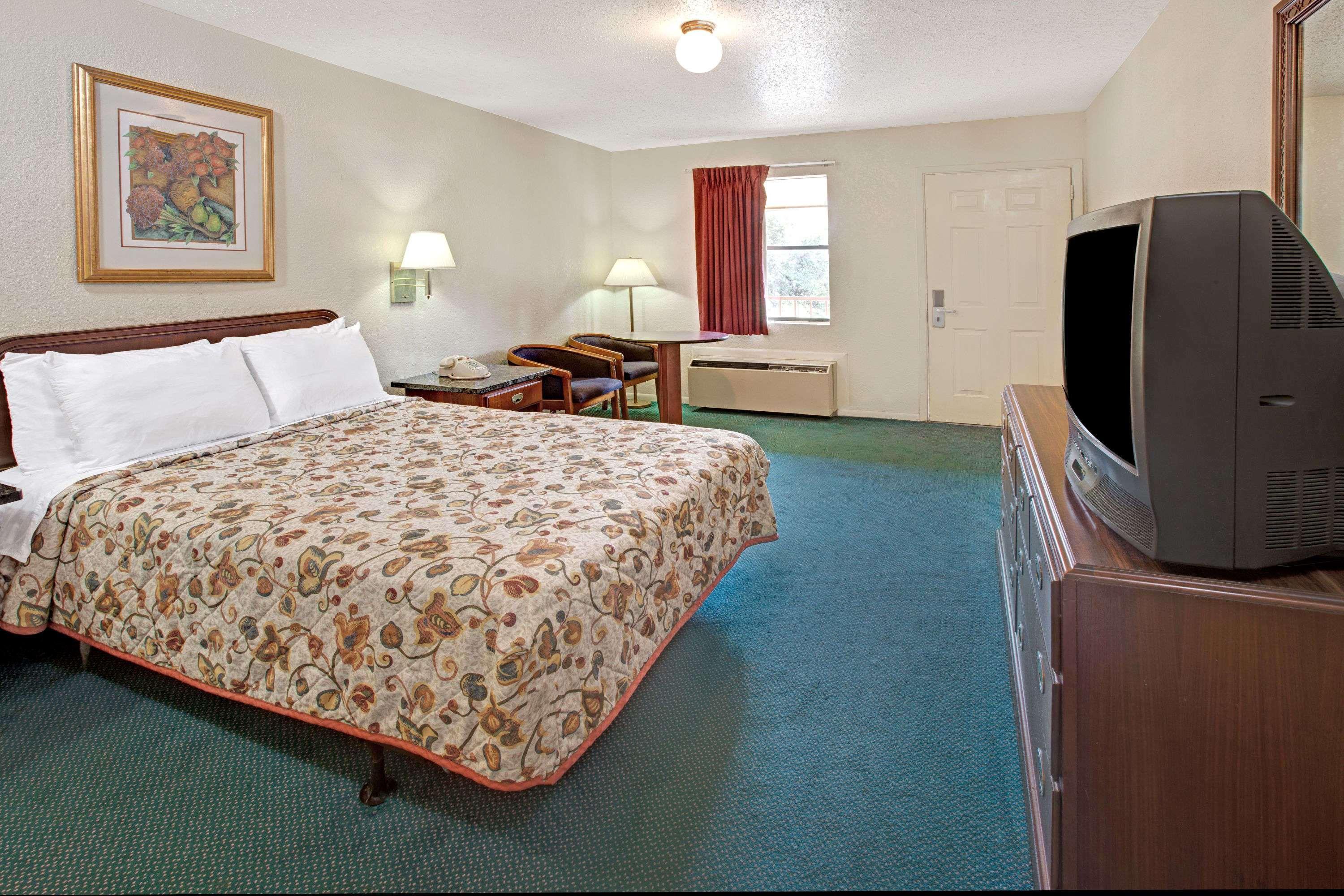 Knights Inn Houston Hobby Airport Exterior photo